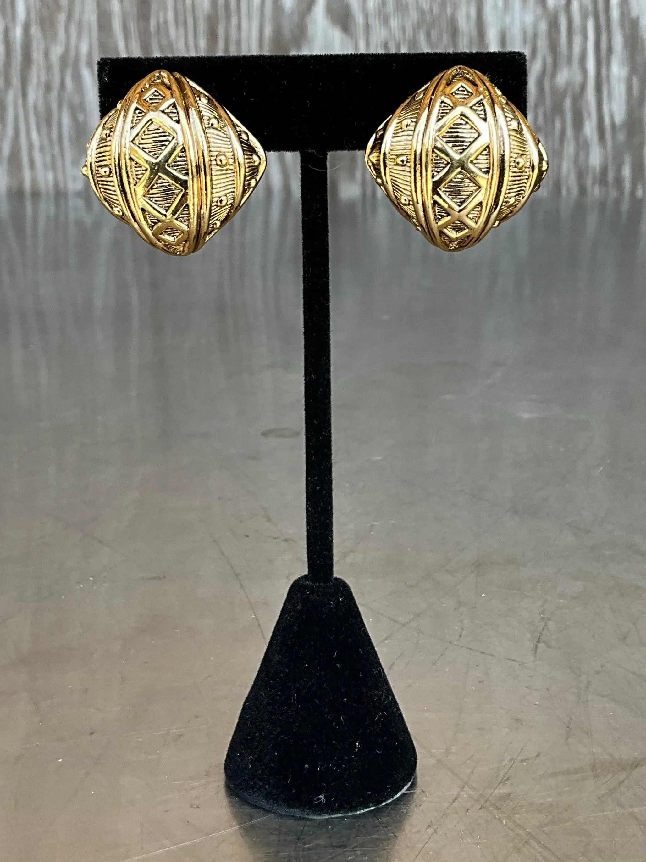 Vintage Ciner Gold Tone Clip on Earrings — additional photo 1