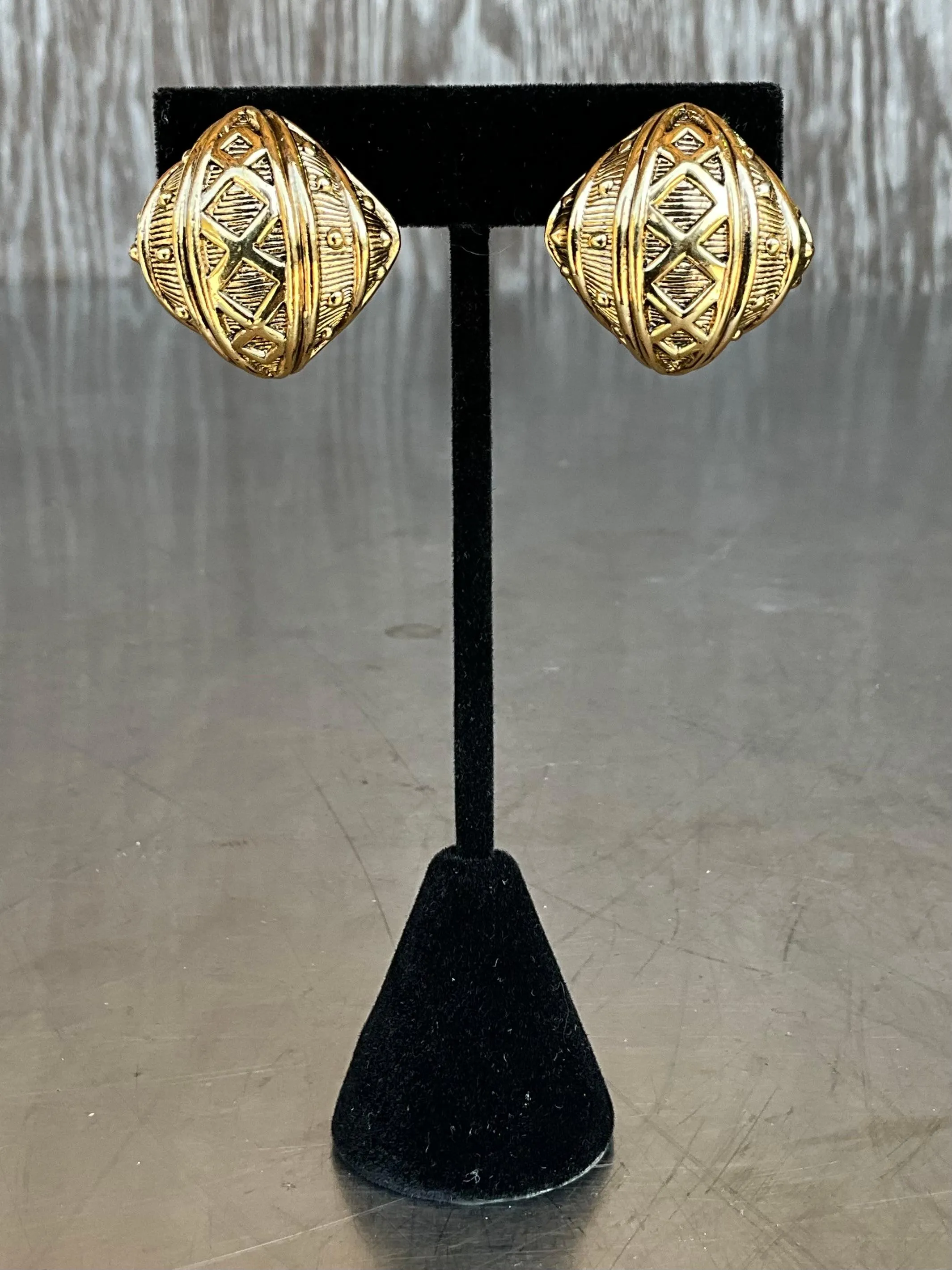 Vintage Ciner Gold Tone Clip on Earrings — additional photo 2