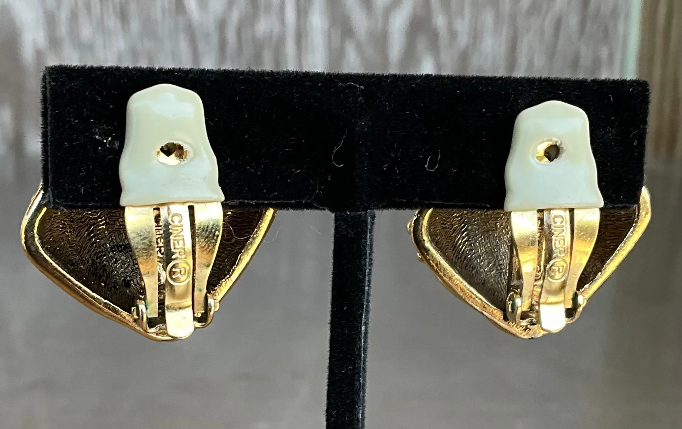 Vintage Ciner Gold Tone Clip on Earrings — additional photo 6