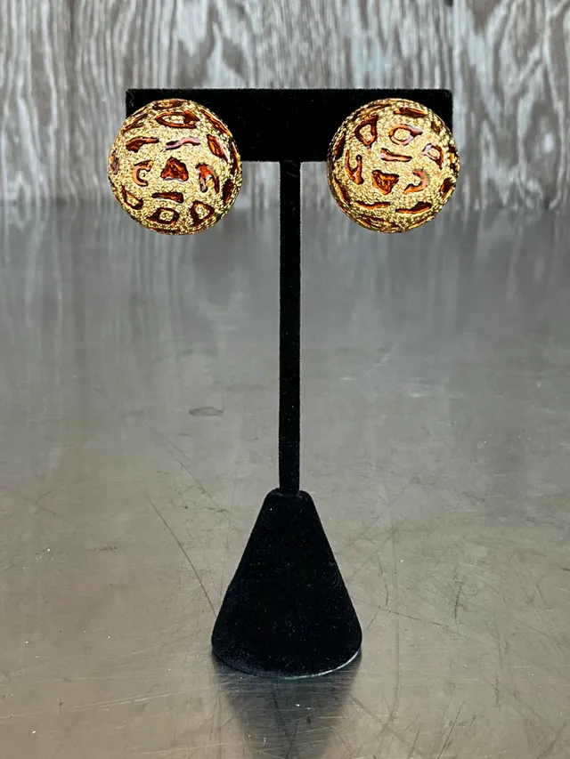 Vintage Ciner Leopard Enamel Clip on Earrings — additional photo 1