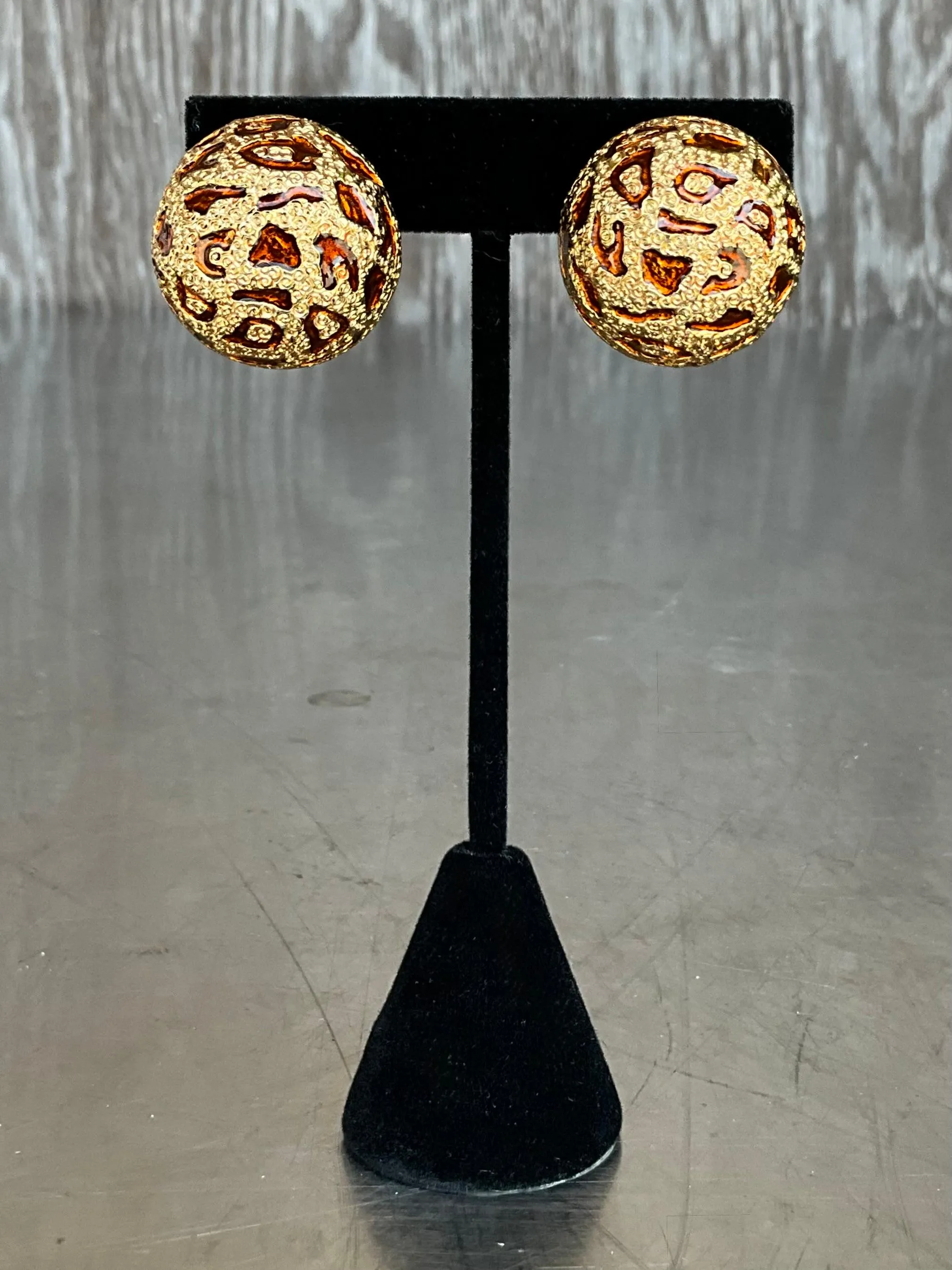 Vintage Ciner Leopard Enamel Clip on Earrings — additional photo 2