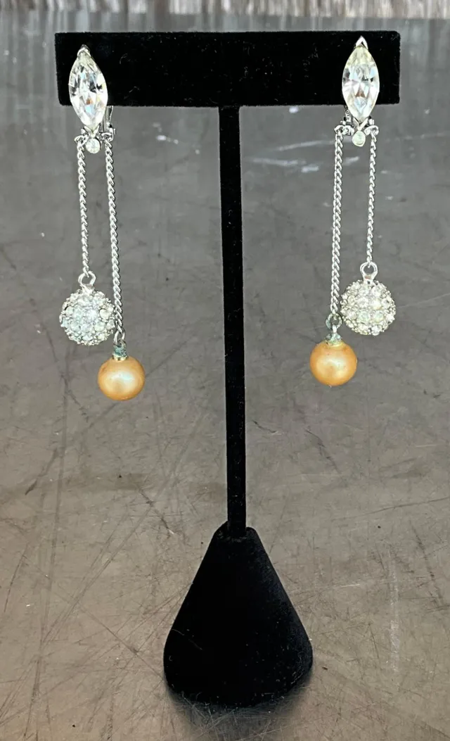 Vintage Pearl Drop Clip on Earrings — additional photo 1