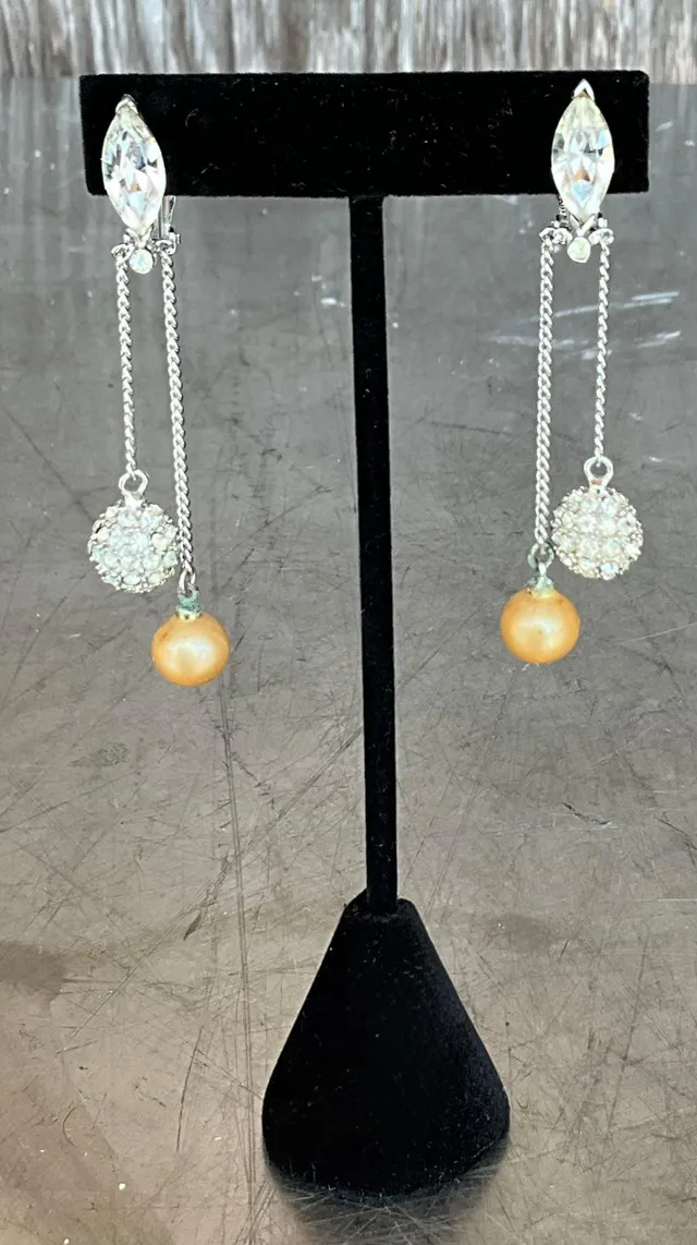 Vintage Pearl Drop Clip on Earrings — additional photo 2