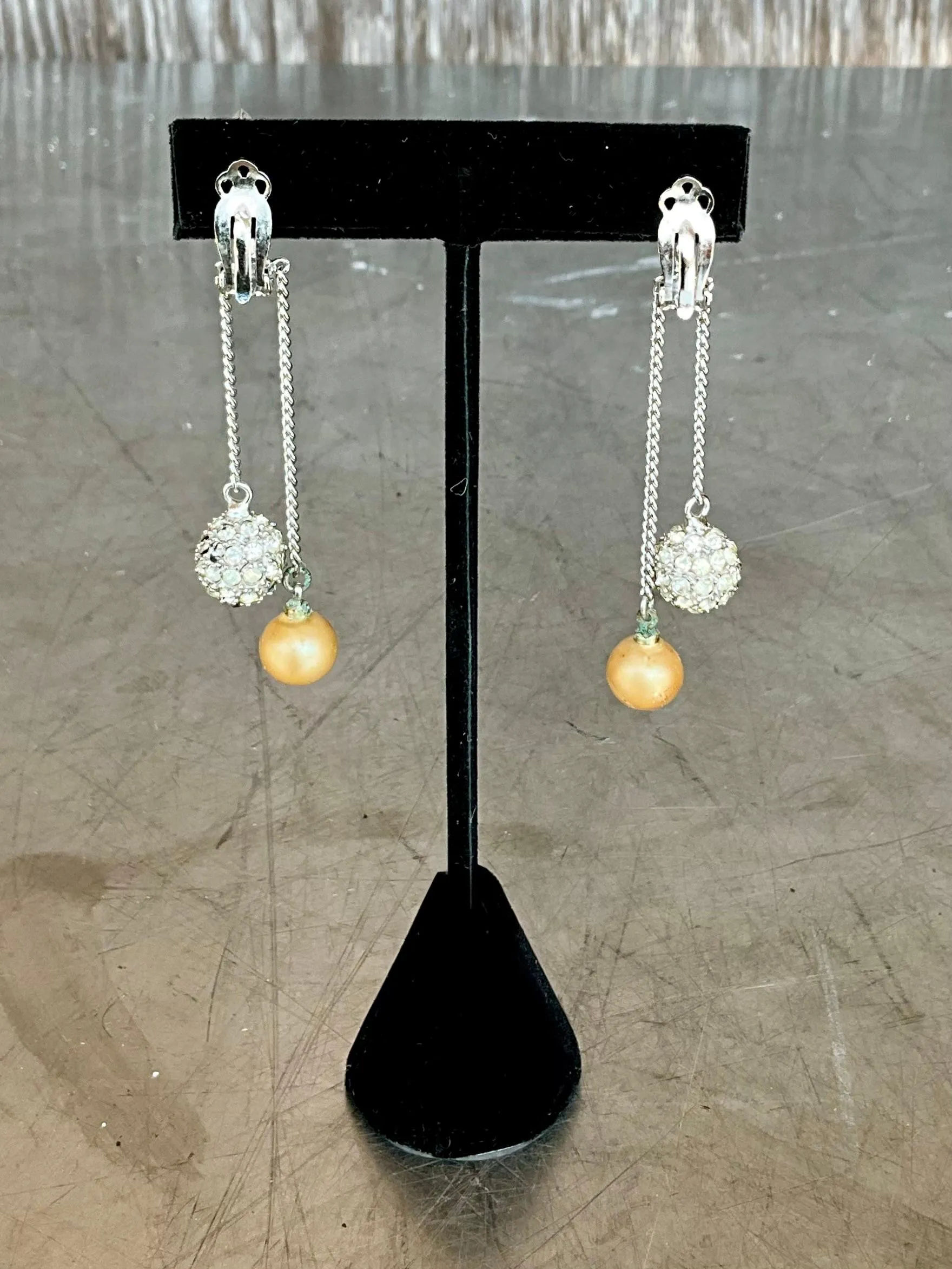 Vintage Pearl Drop Clip on Earrings — additional photo 4