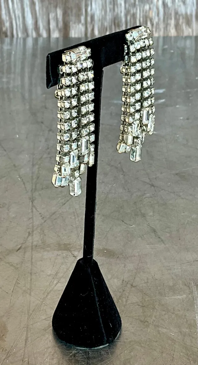 Vintage Weiss Rhinestone Clip on Earrings — additional photo 3