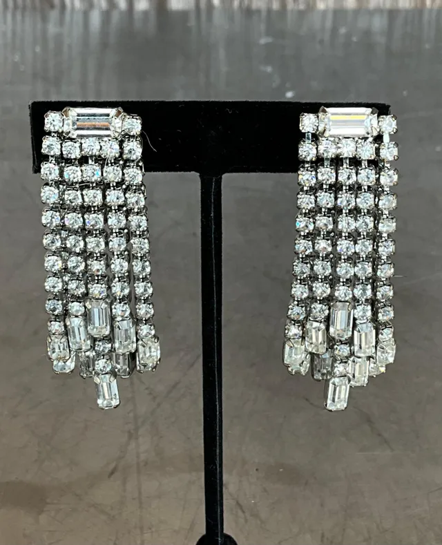 Vintage Weiss Rhinestone Clip on Earrings — additional photo 6