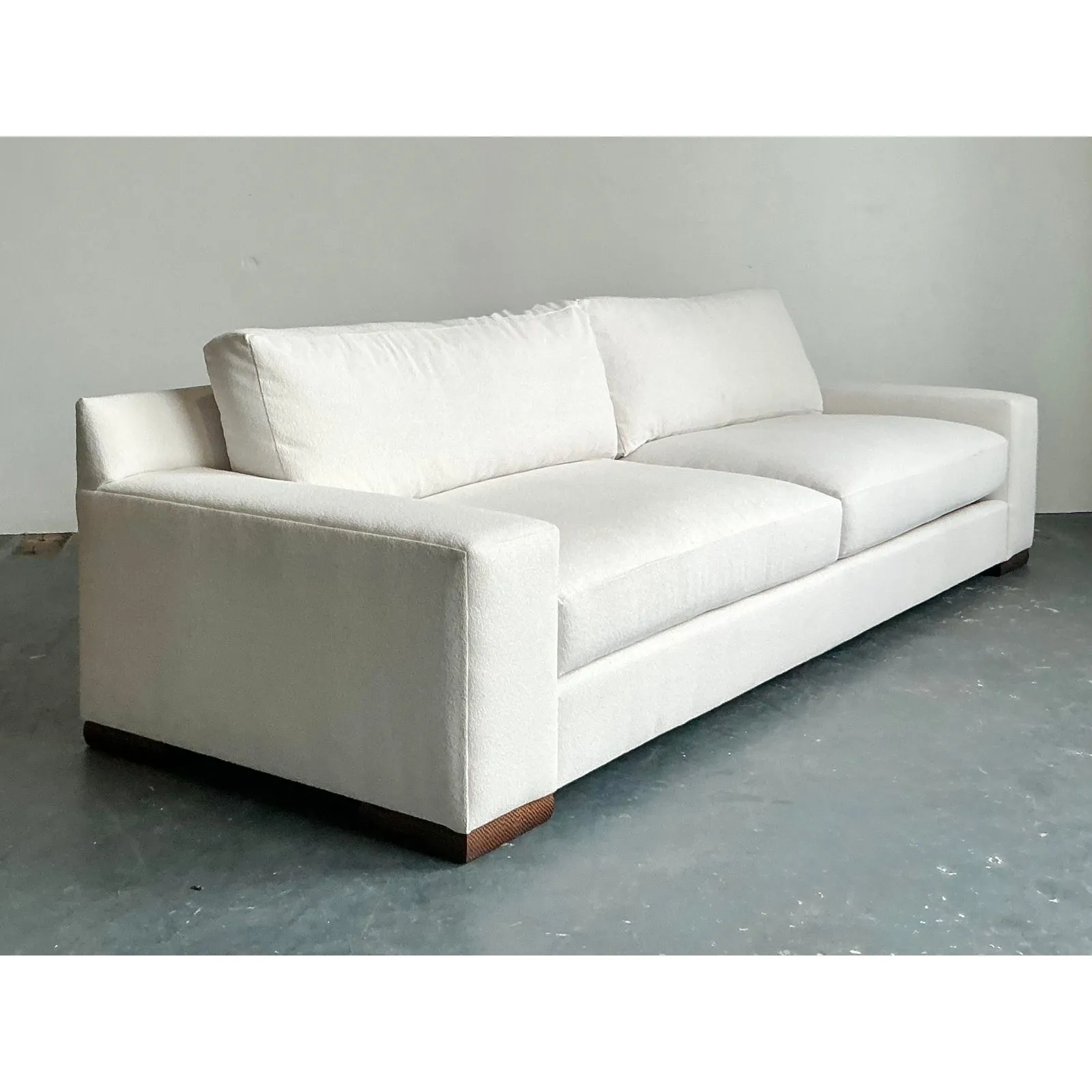 Hickory Chair Vintage Flat Arm Long Sofa — additional photo 1