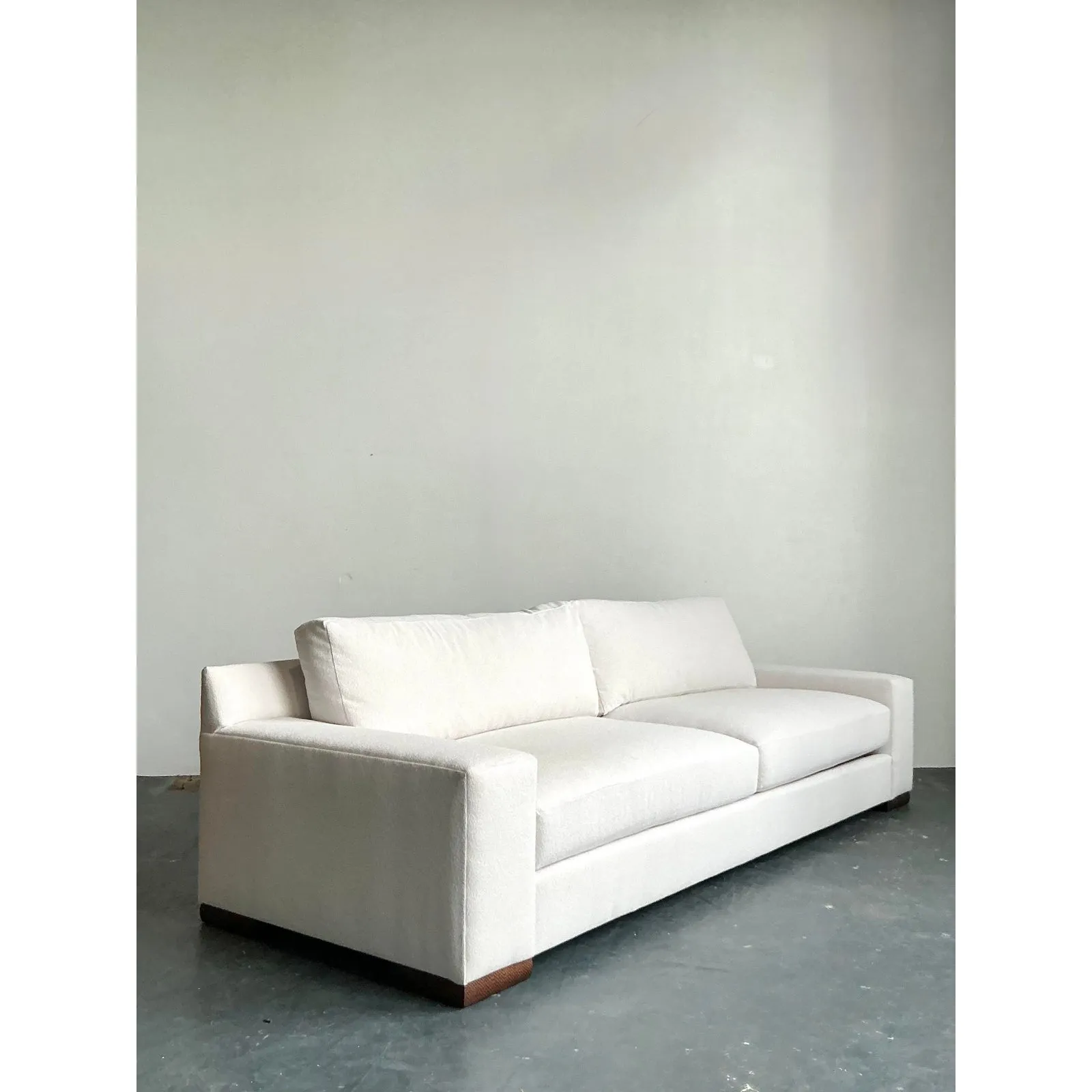 Hickory Chair Vintage Flat Arm Long Sofa — additional photo 2