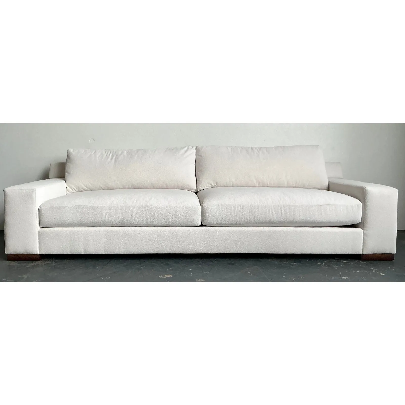 Hickory Chair Vintage Flat Arm Long Sofa — additional photo 3
