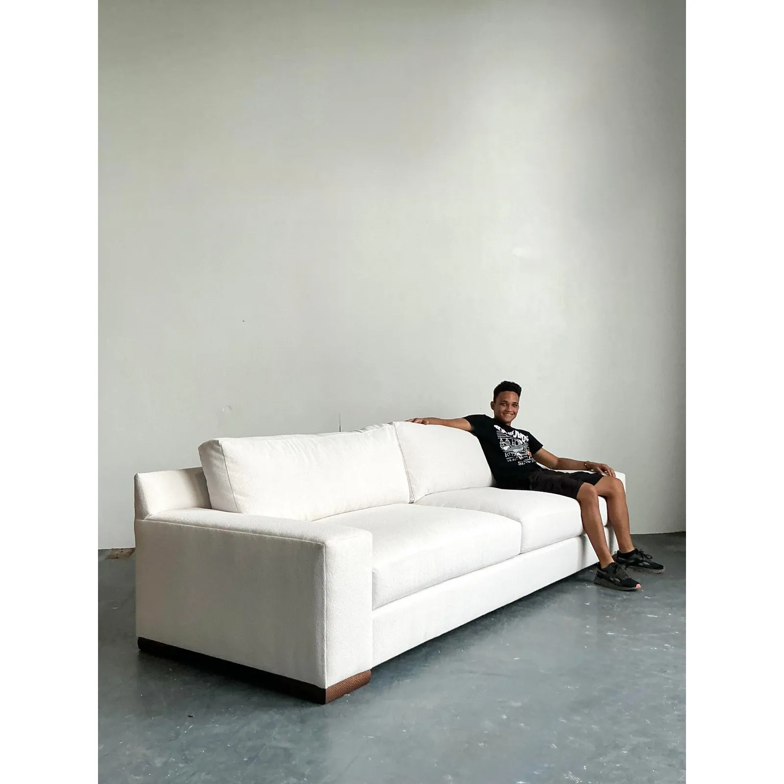 Hickory Chair Vintage Flat Arm Long Sofa — additional photo 5