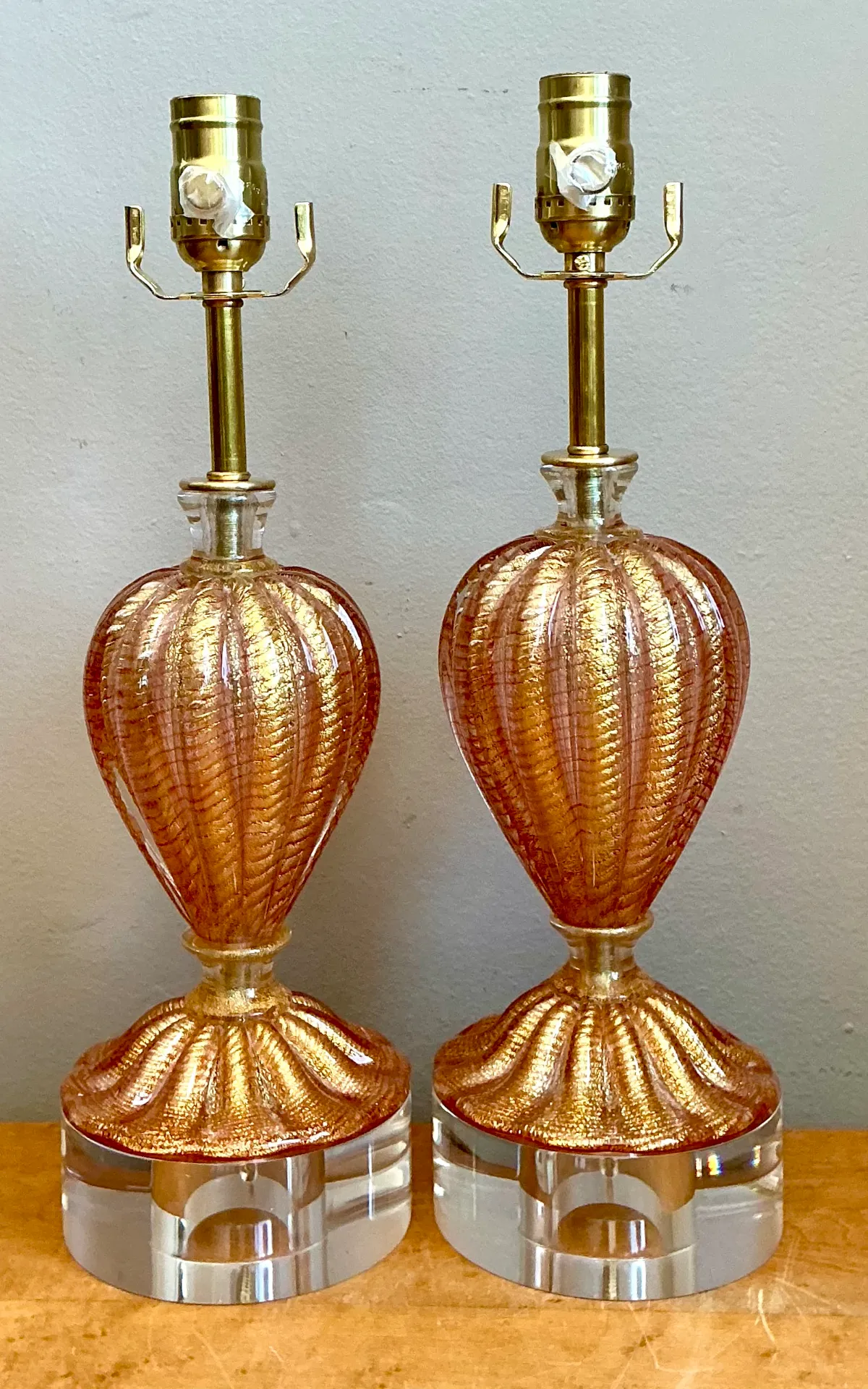 Vintage Murano Glass Lamps with Lucite Bases - Pair — additional photo 7