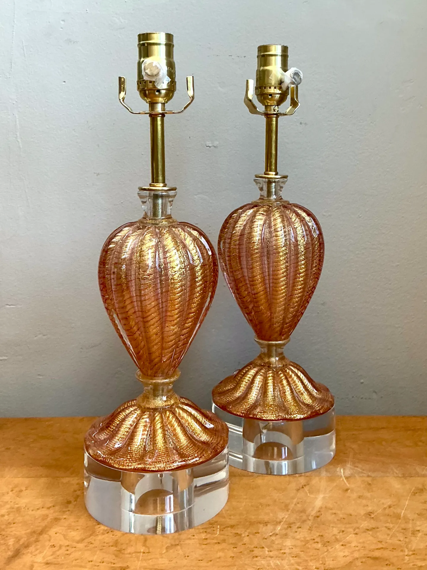 Vintage Murano Glass Lamps with Lucite Bases - Pair — additional photo 4