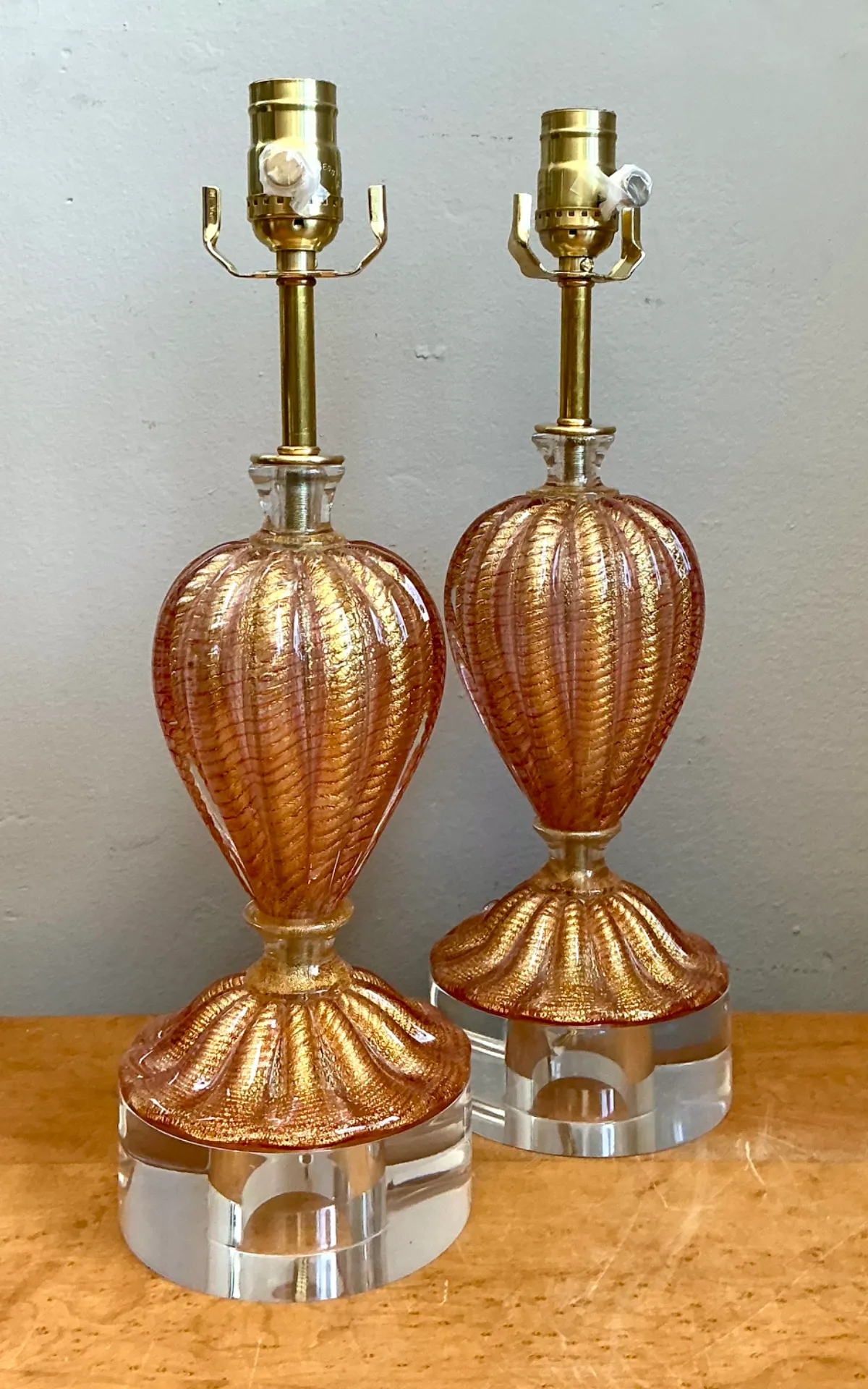 Vintage Murano Glass Lamps with Lucite Bases - Pair — additional photo 4