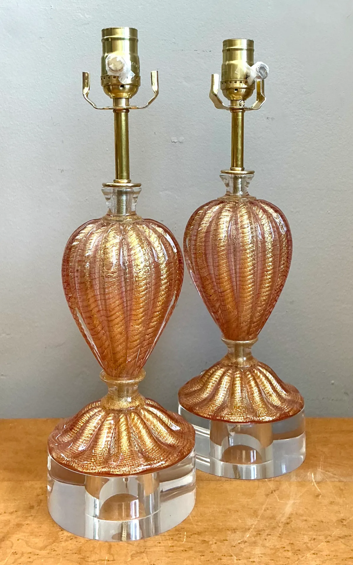 Vintage Murano Glass Lamps with Lucite Bases - Pair — additional photo 6