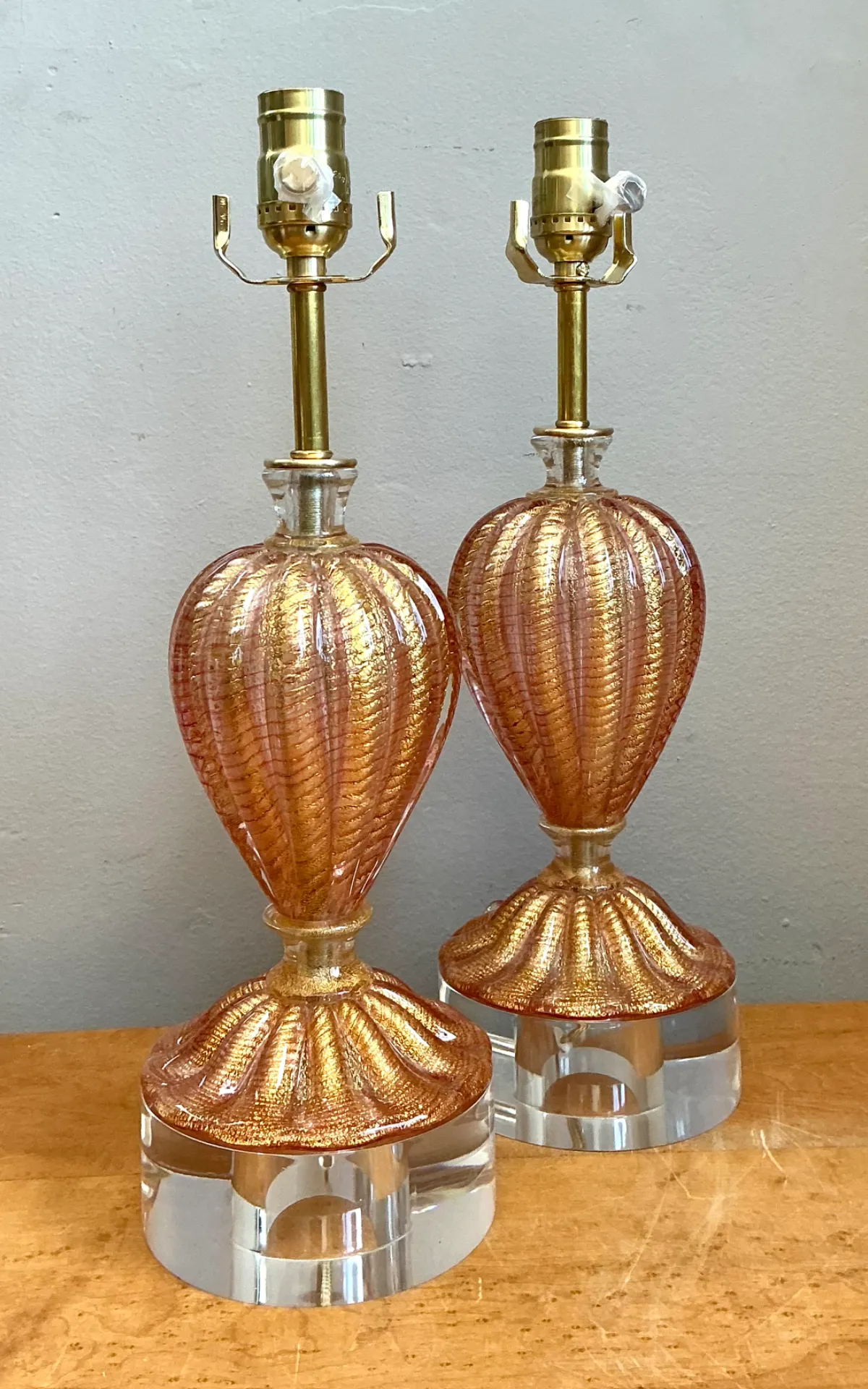 Vintage Murano Glass Lamps with Lucite Bases - Pair — additional photo 3