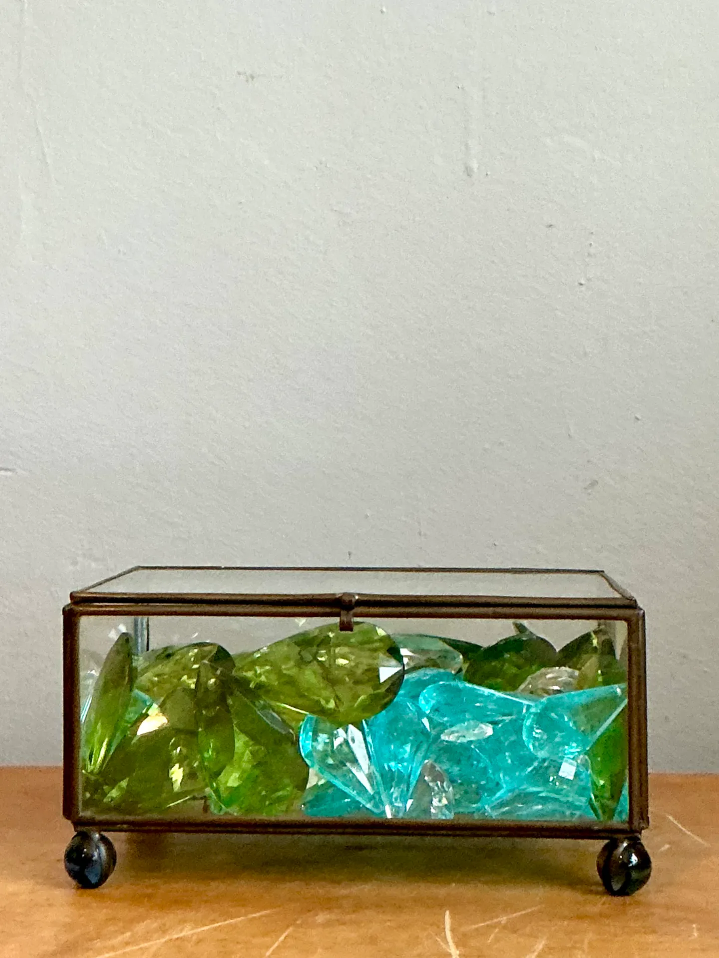 Retro Glass Display Box with Crystal And Resin Prisms — additional photo 5