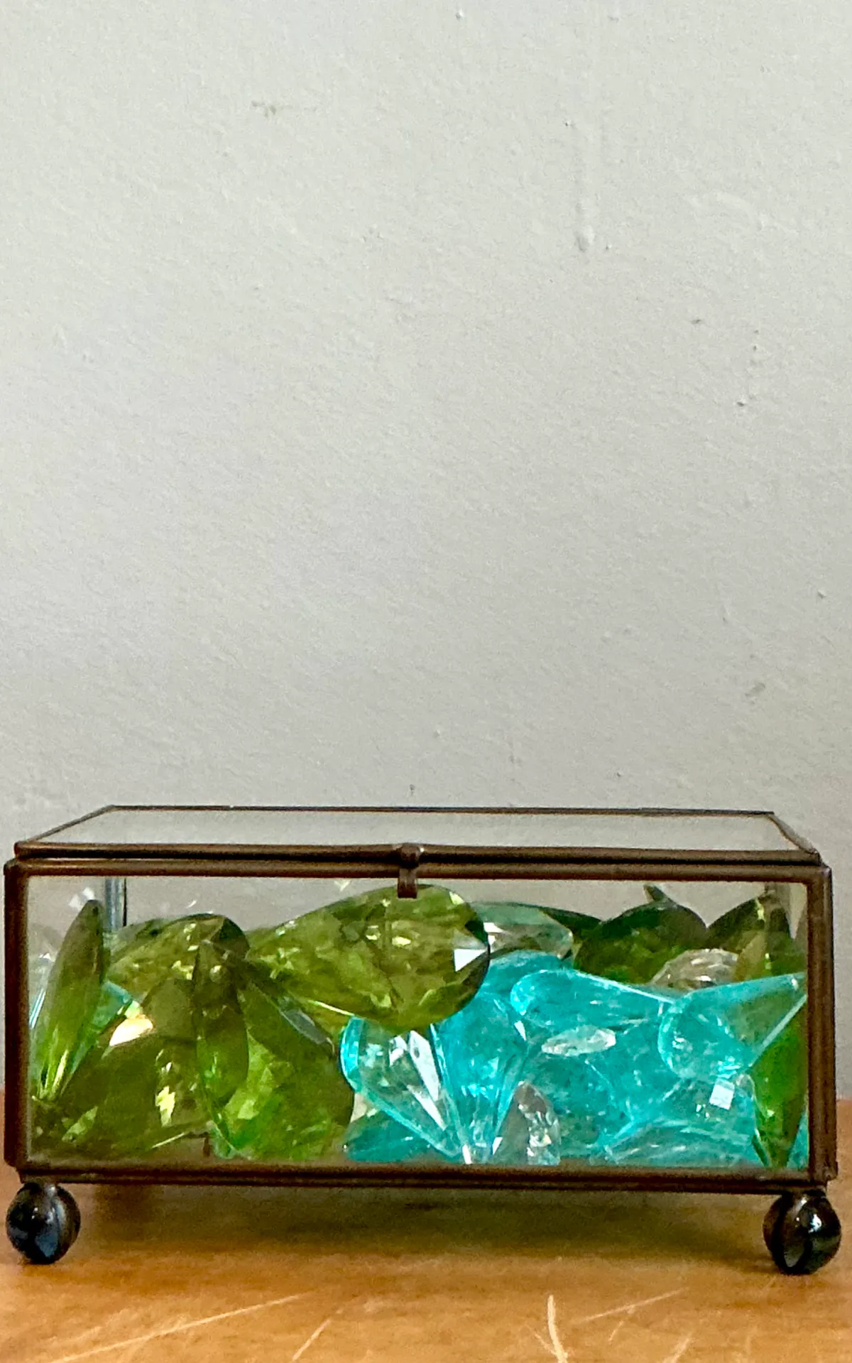 Retro Glass Display Box with Crystal And Resin Prisms — additional photo 5