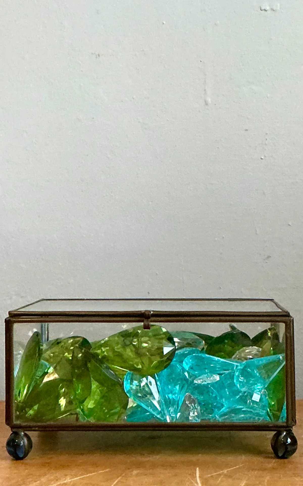 Retro Glass Display Box with Crystal And Resin Prisms — additional photo 7