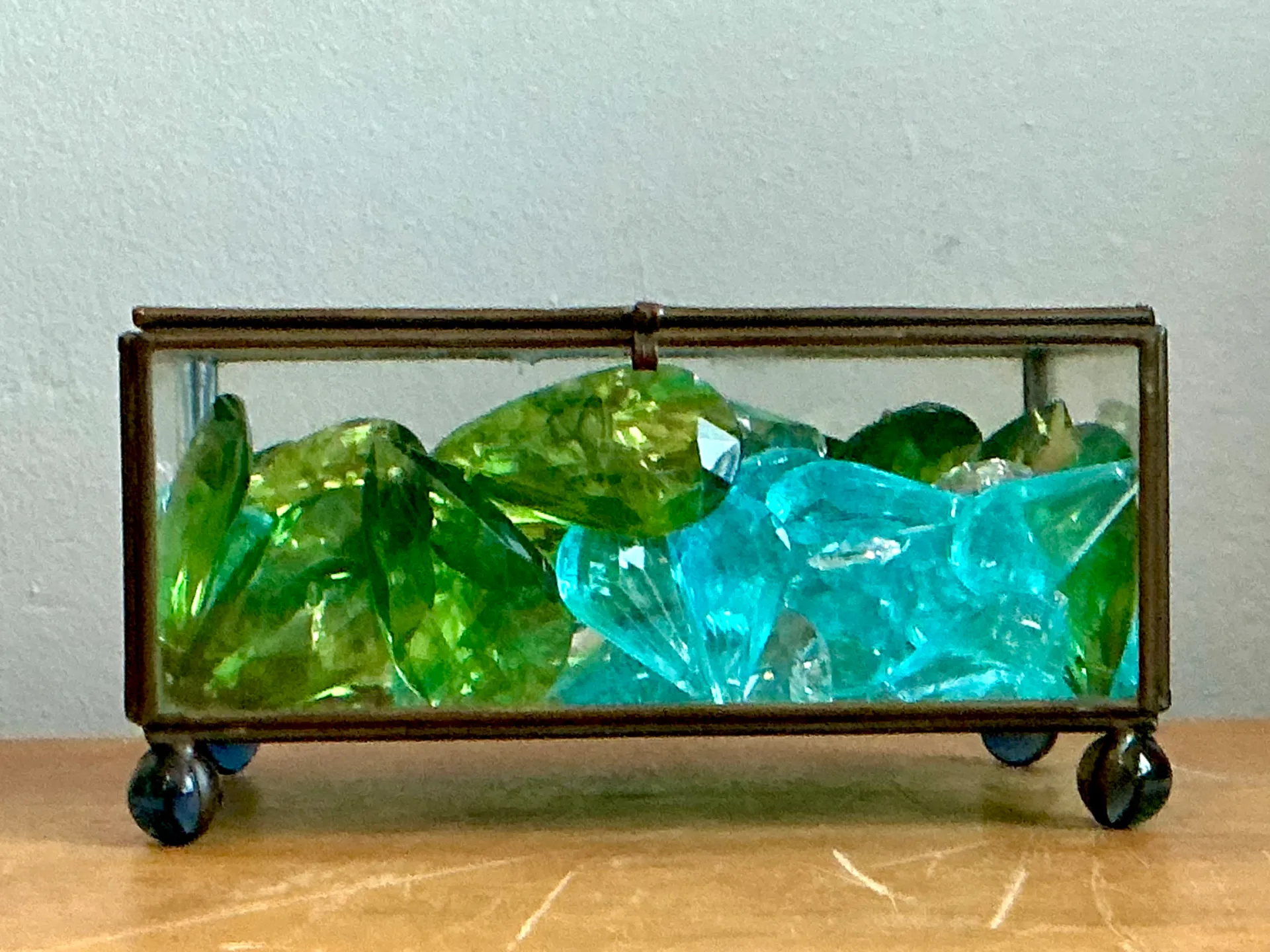Retro Glass Display Box with Crystal And Resin Prisms — additional photo 4