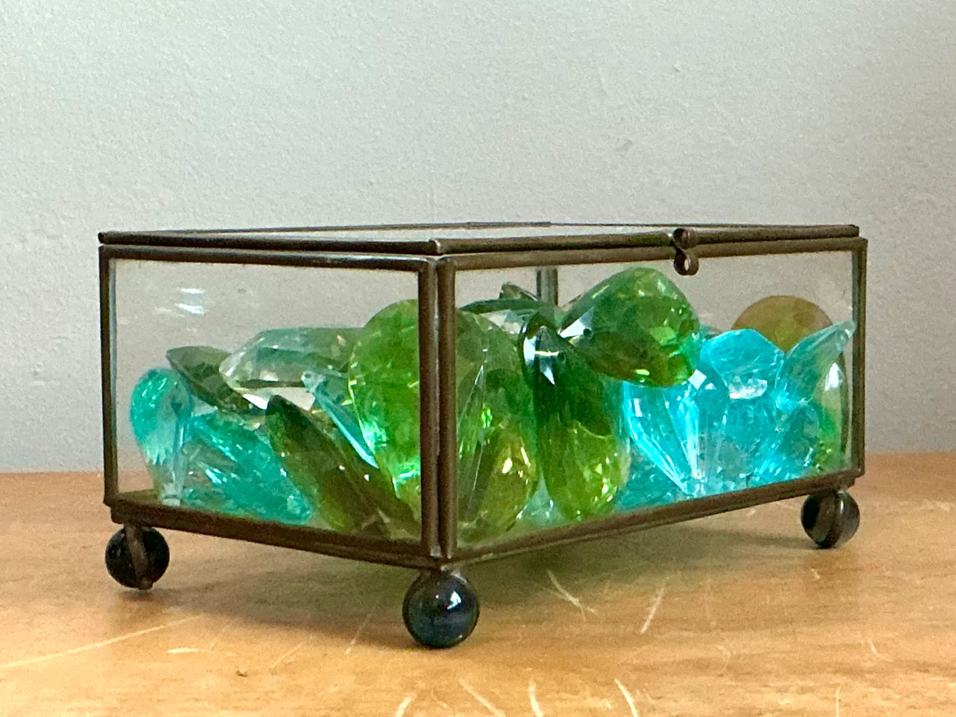 Retro Glass Display Box with Crystal And Resin Prisms — additional photo 2