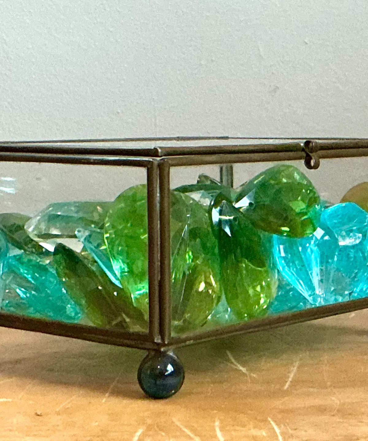 Retro Glass Display Box with Crystal And Resin Prisms — additional photo 2