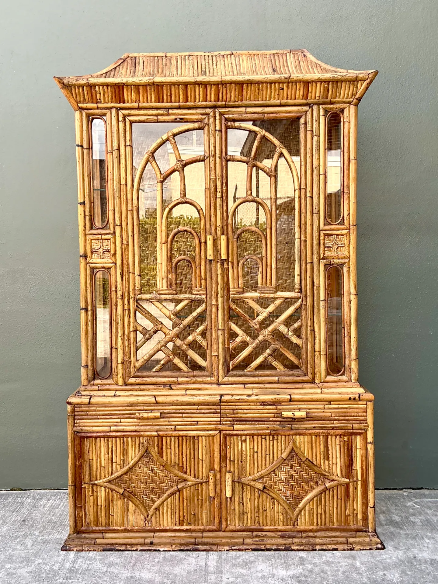 Vintage Chinoiserie Pagoda Rattan China Cabinet — additional photo 6