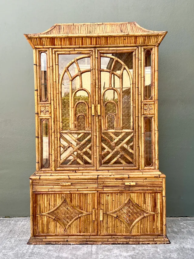 Vintage Chinoiserie Pagoda Rattan China Cabinet — additional photo 6