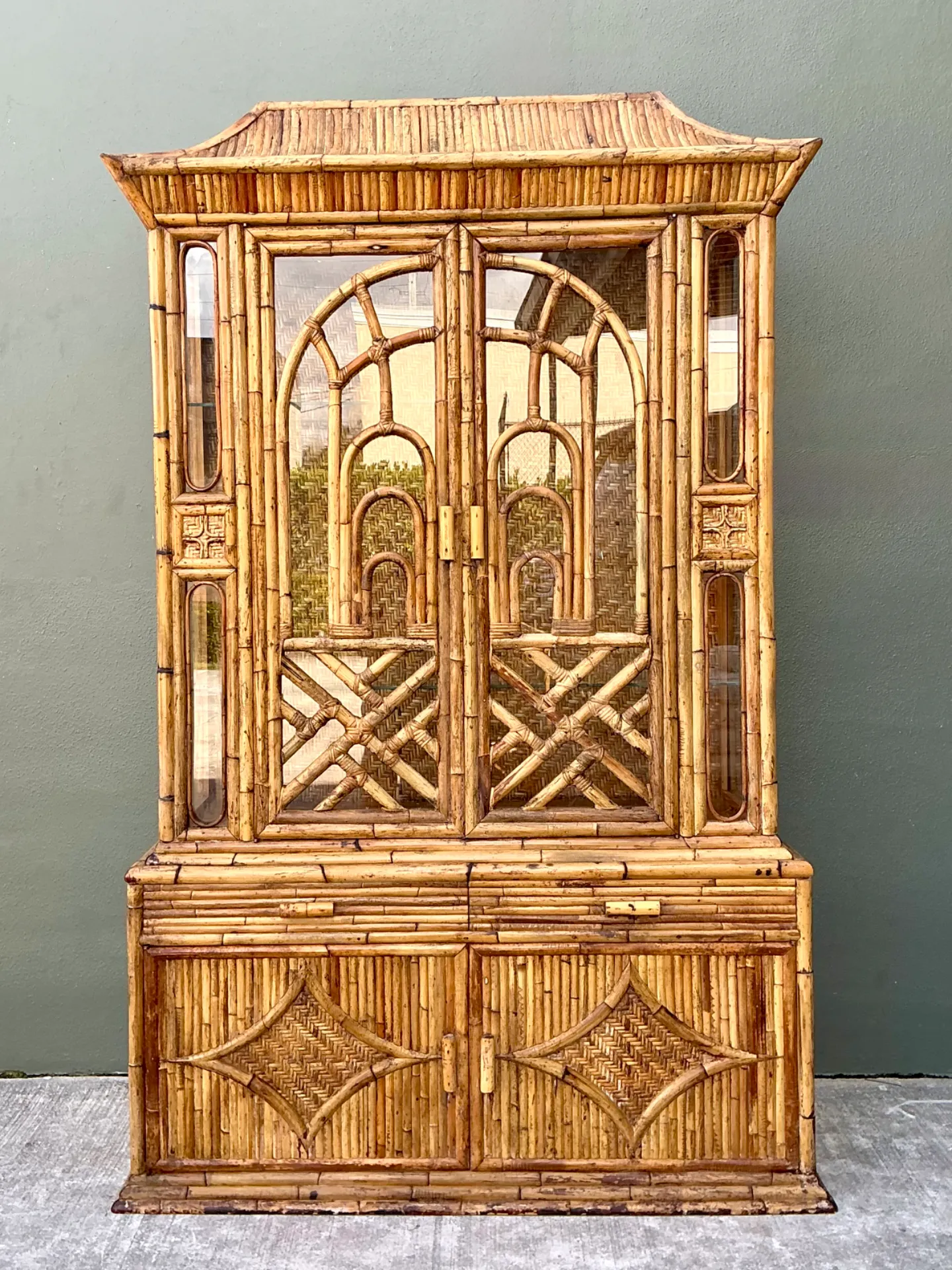 Vintage Chinoiserie Pagoda Rattan China Cabinet — additional photo 4