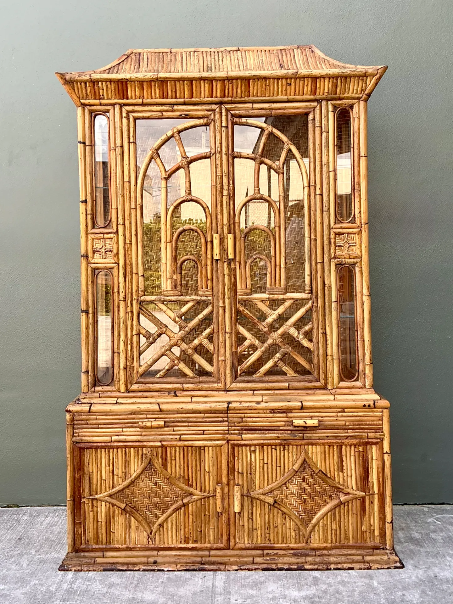 Vintage Chinoiserie Pagoda Rattan China Cabinet — additional photo 2