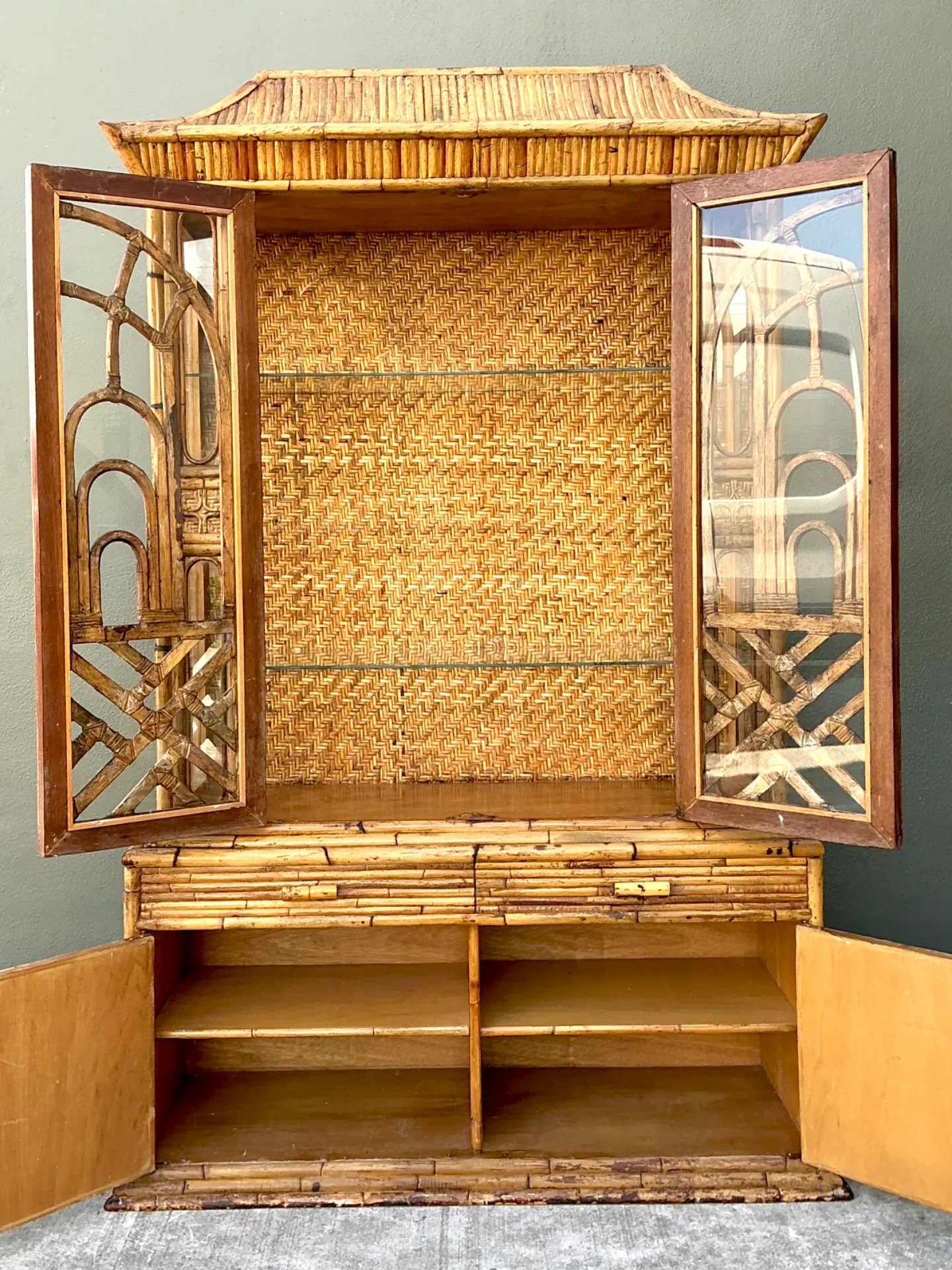 Vintage Chinoiserie Pagoda Rattan China Cabinet — additional photo 7