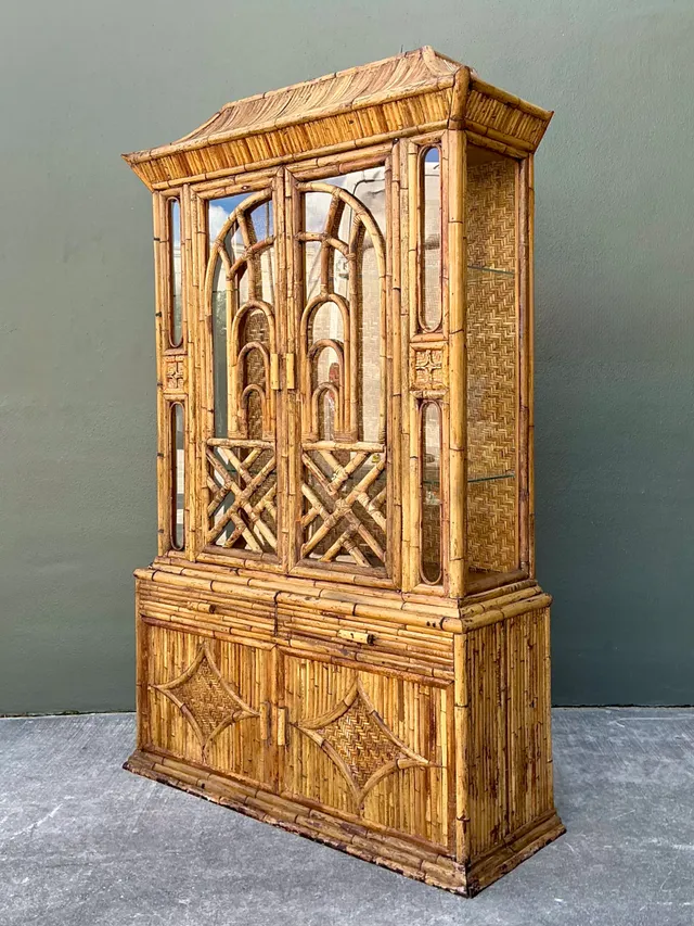 Vintage Chinoiserie Pagoda Rattan China Cabinet — additional photo 3