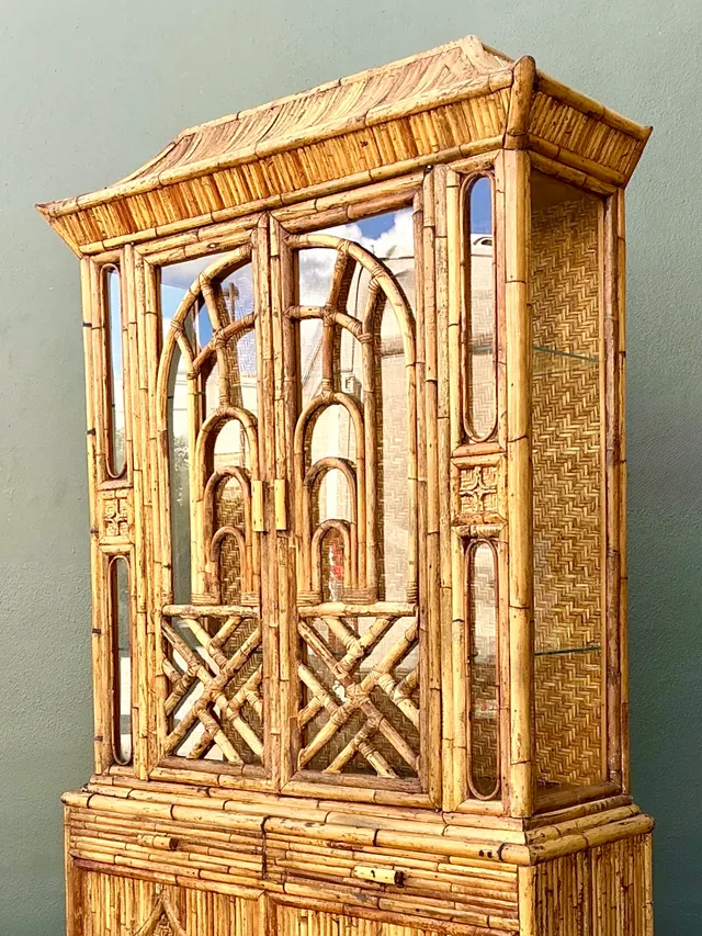 Vintage Chinoiserie Pagoda Rattan China Cabinet — additional photo 8