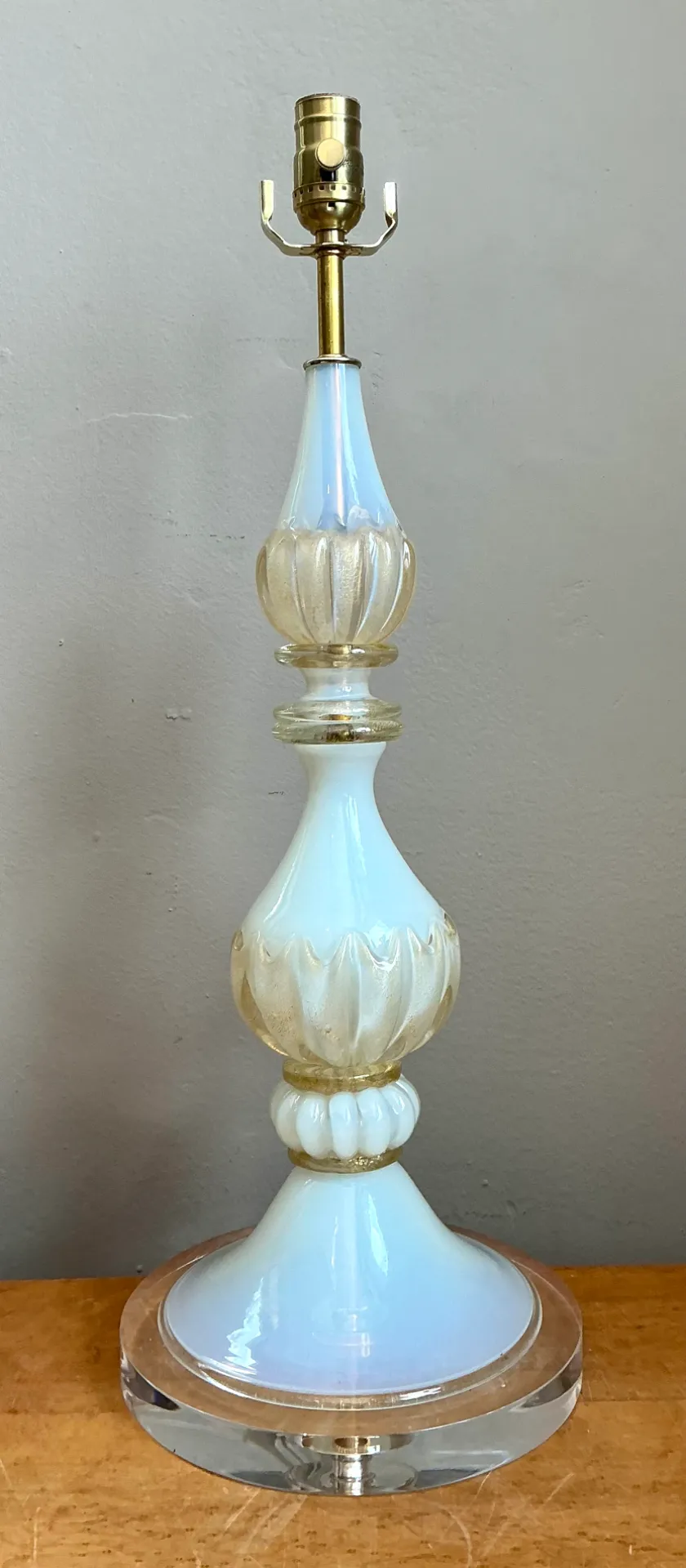 Vintage Murano Opalescent Glass and Lucite Table Lamp — additional photo 8