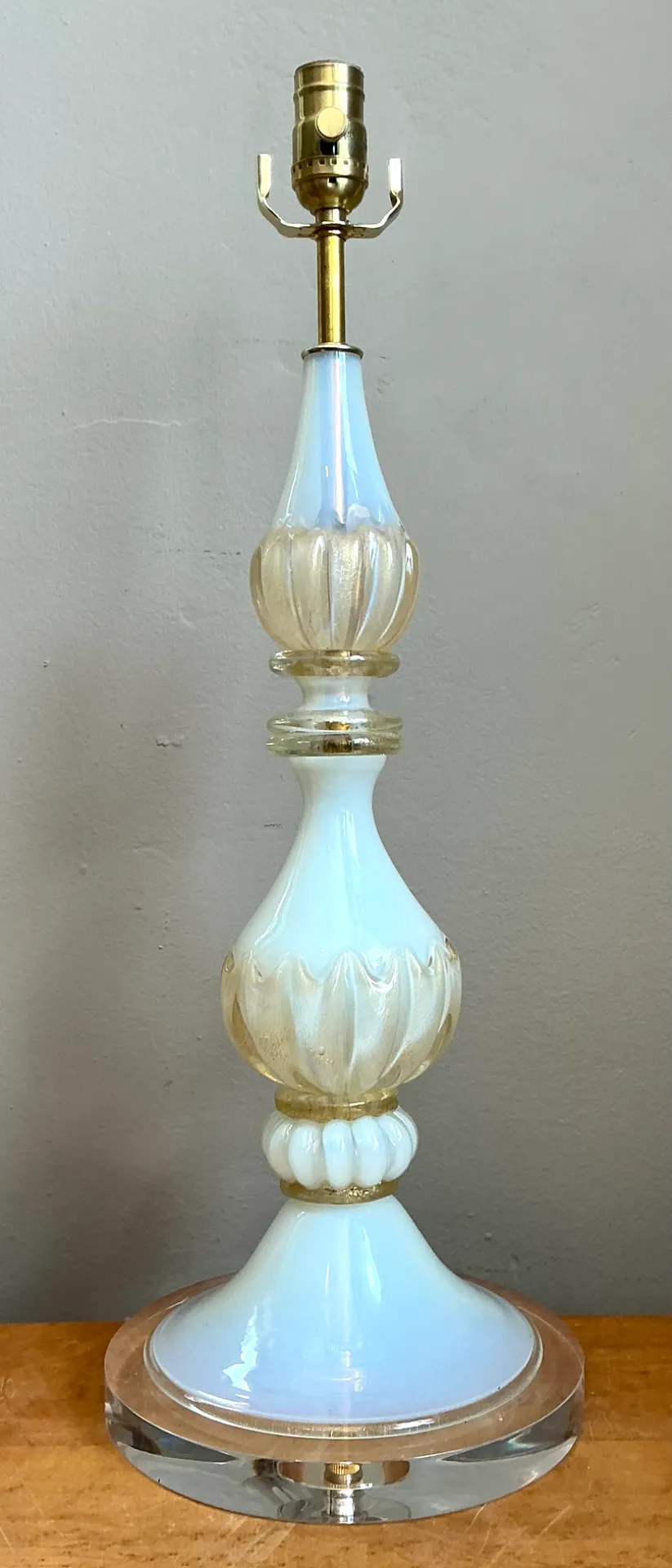 Vintage Murano Opalescent Glass and Lucite Table Lamp — additional photo 3