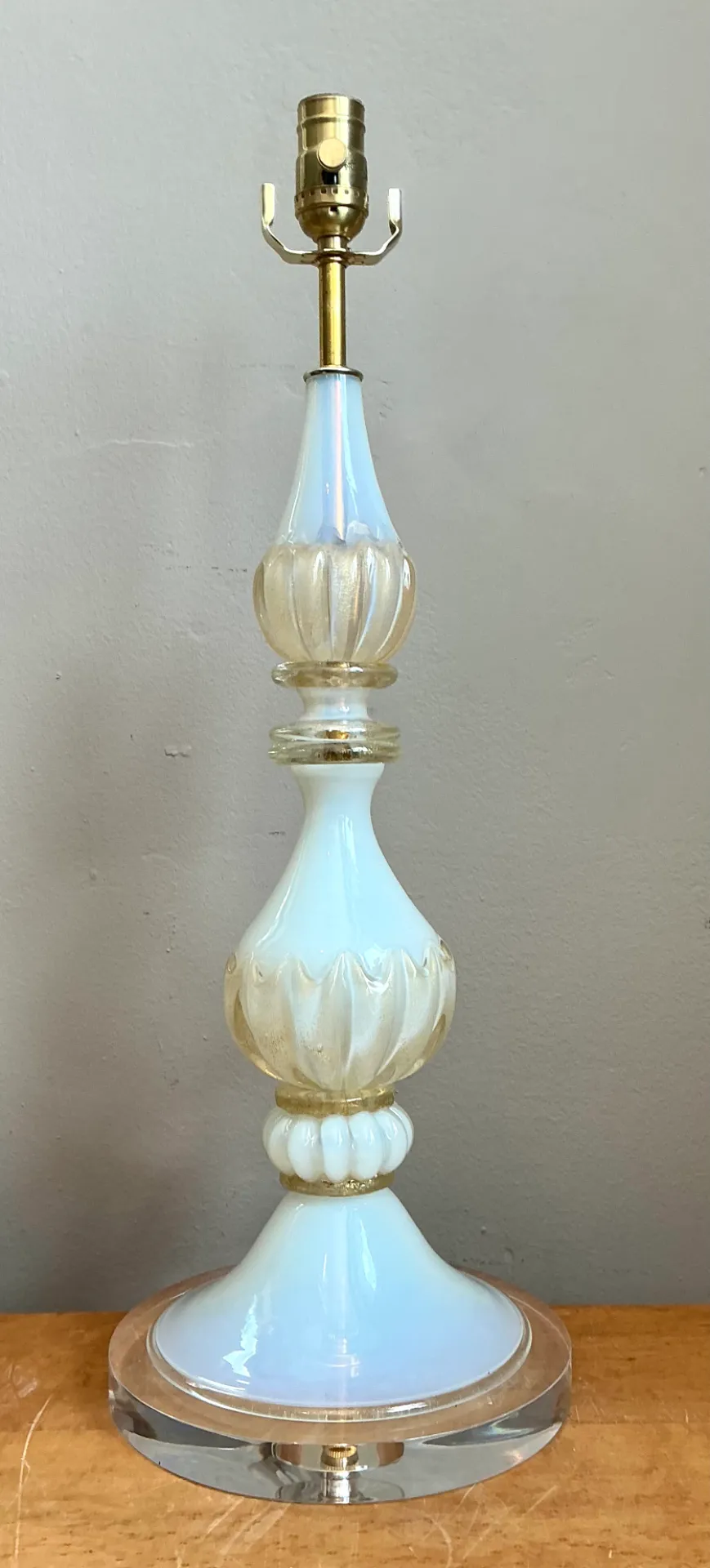 Vintage Murano Opalescent Glass and Lucite Table Lamp — additional photo 6