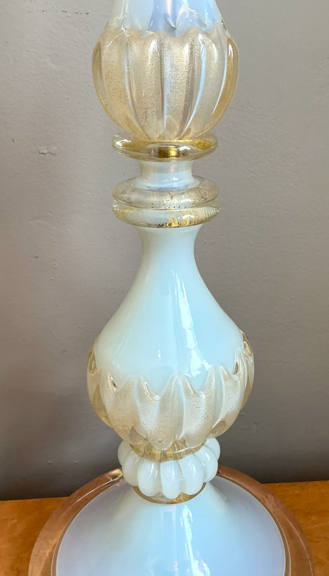 Vintage Murano Opalescent Glass and Lucite Table Lamp — additional photo 4