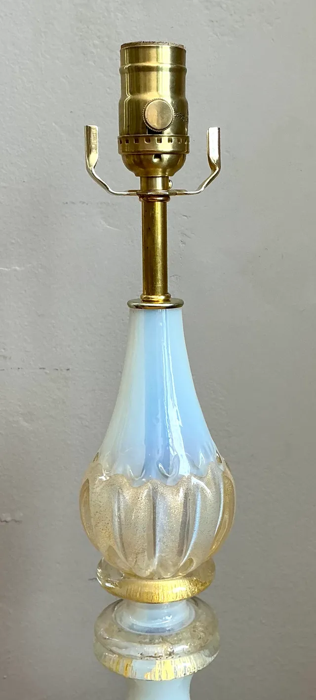 Vintage Murano Opalescent Glass and Lucite Table Lamp — additional photo 5
