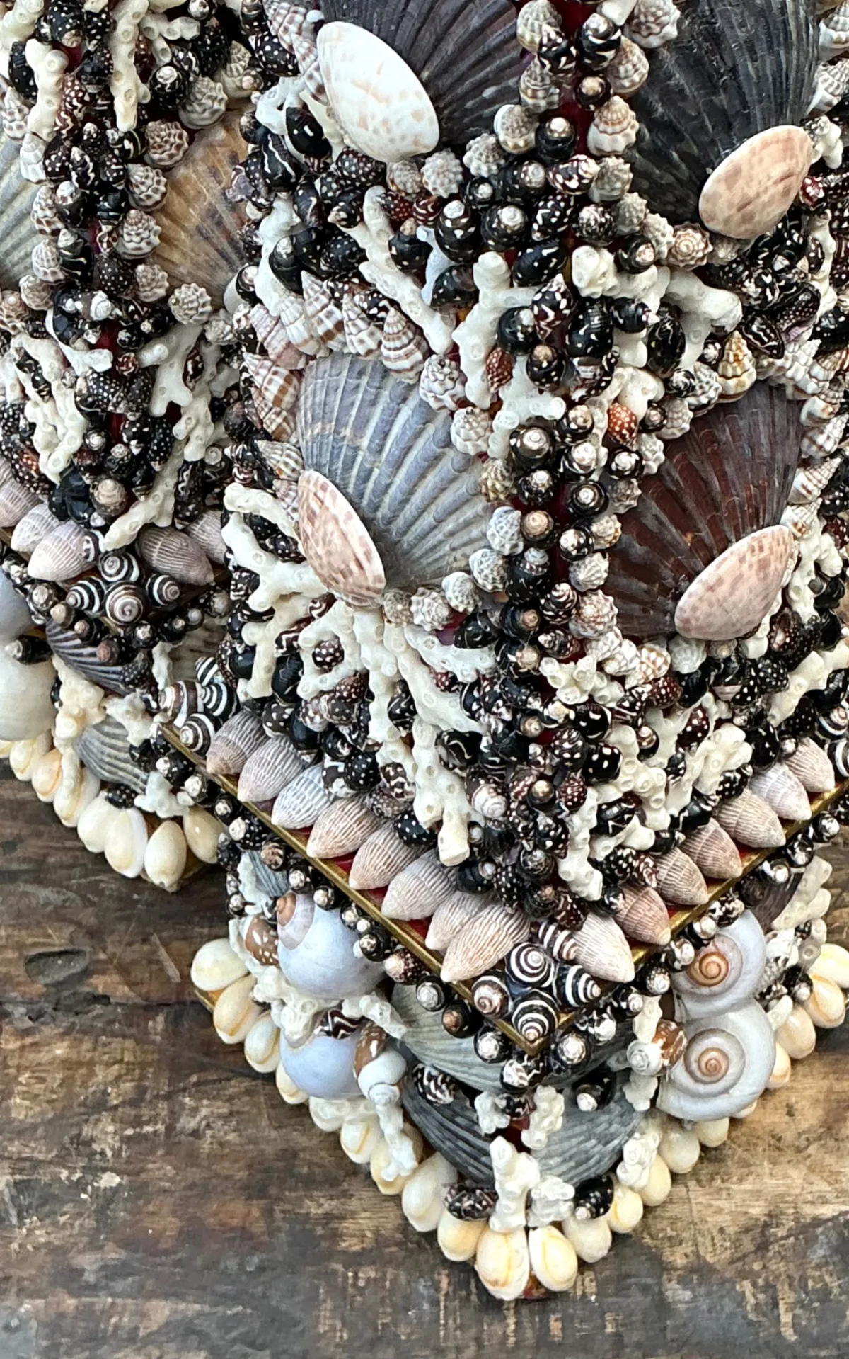 Vintage Shell Encrusted Obelisks - A Pair — additional photo 3