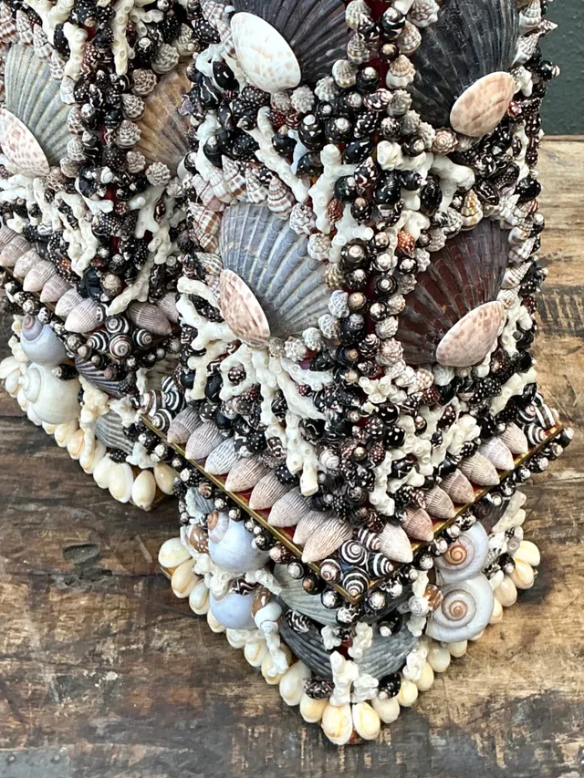 Vintage Shell Encrusted Obelisks - A Pair — additional photo 3