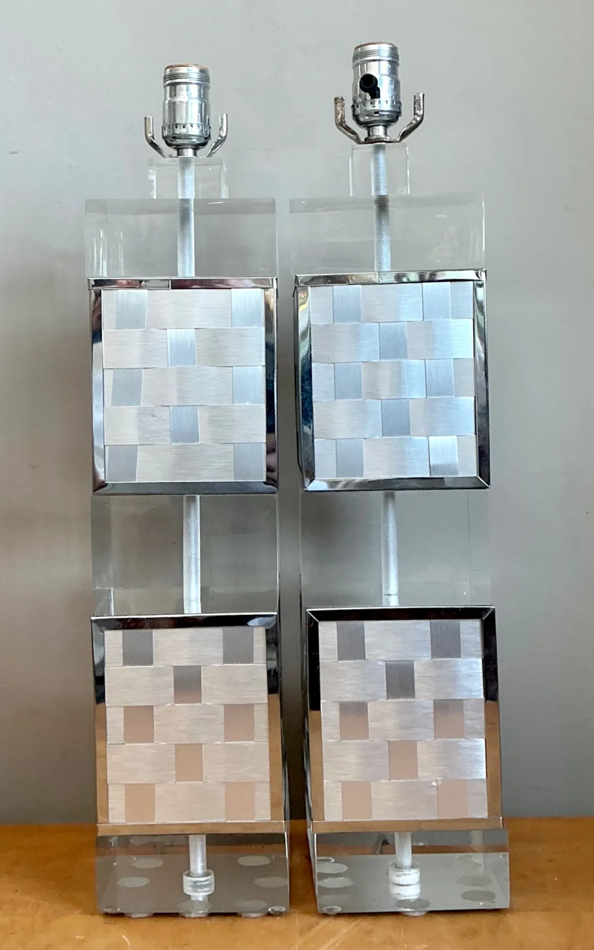Vintage Geometric Lucite Table Lamps - Set of 2 — additional photo 2
