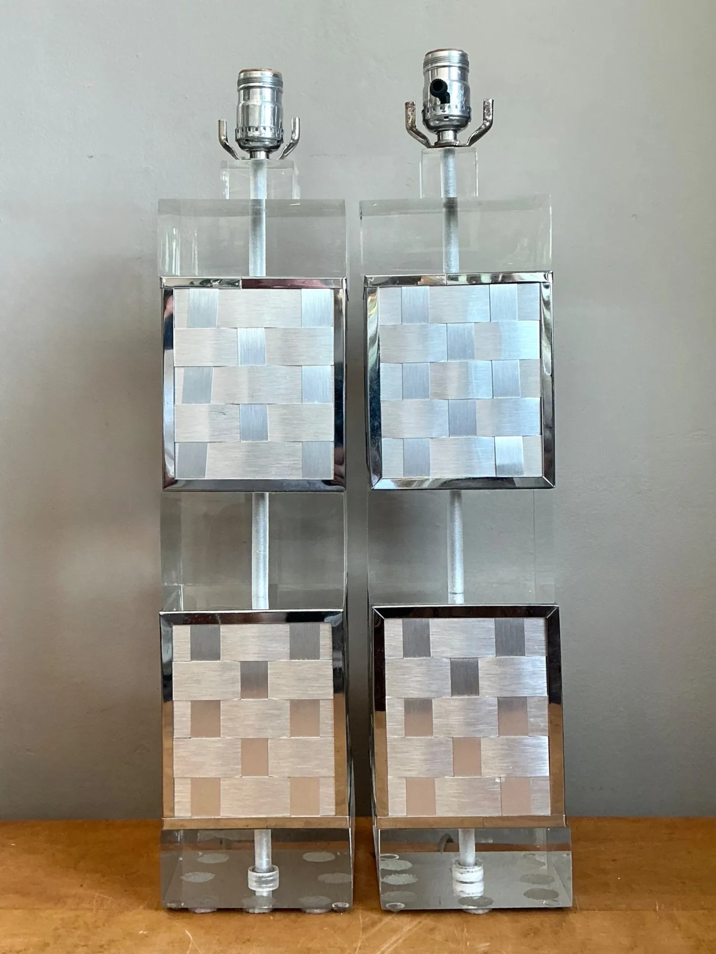 Vintage Geometric Lucite Table Lamps - Set of 2 — additional photo 8
