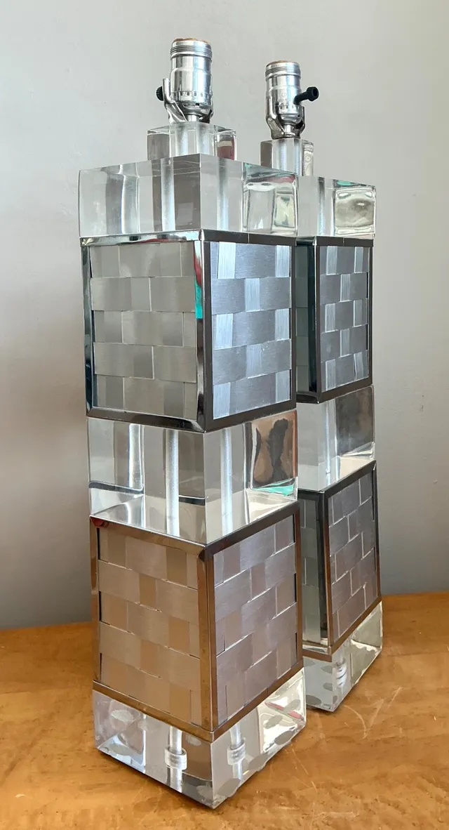 Vintage Geometric Lucite Table Lamps - Set of 2 — additional photo 1