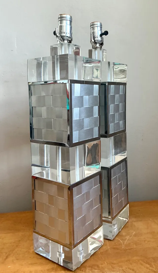 Vintage Geometric Lucite Table Lamps - Set of 2 — additional photo 3