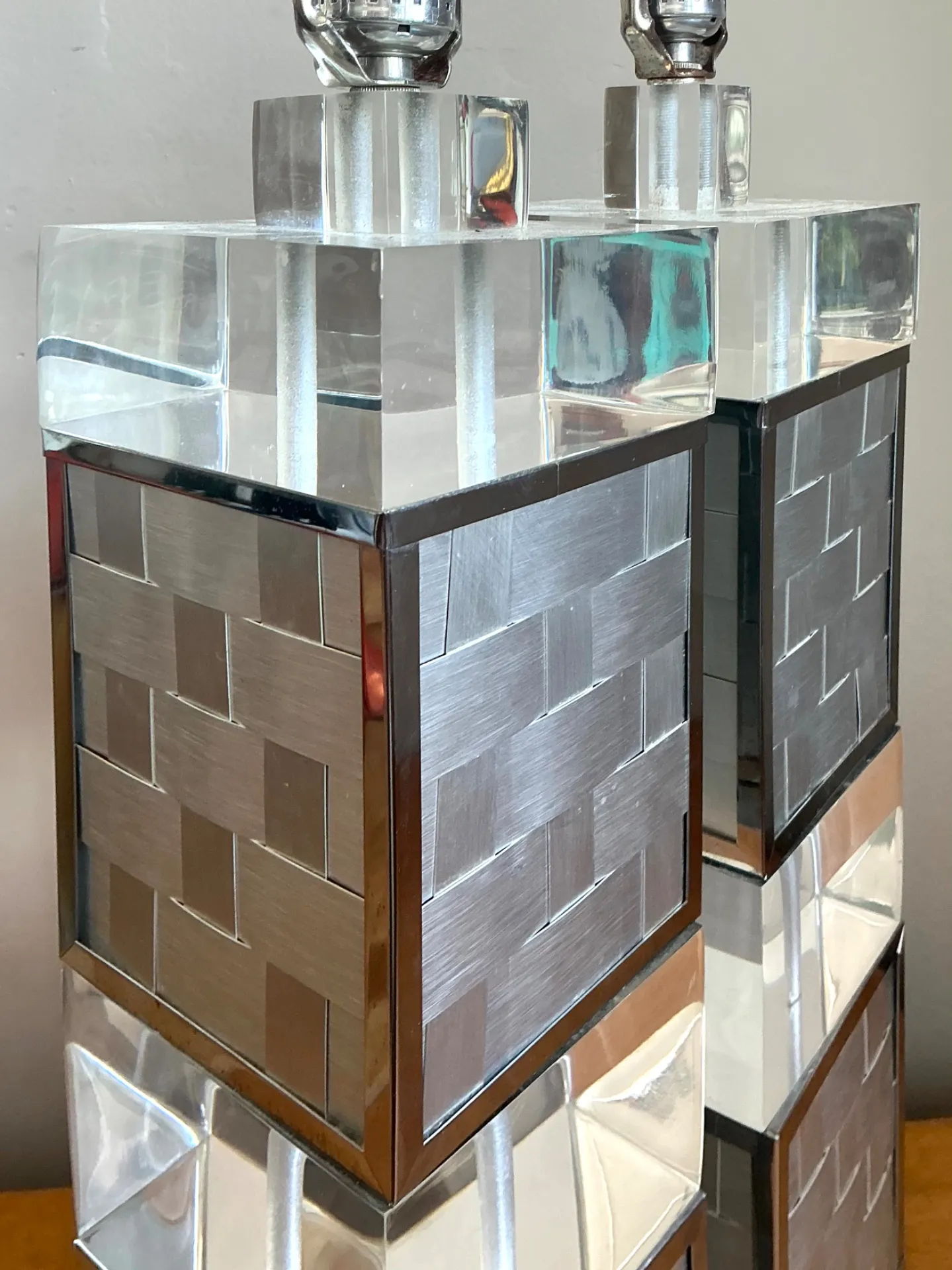 Vintage Geometric Lucite Table Lamps - Set of 2 — additional photo 7