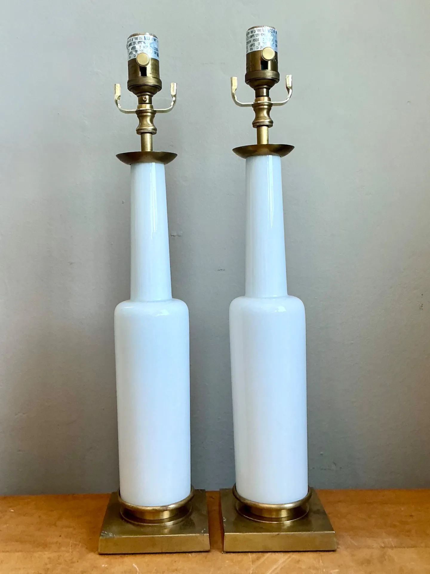 Vintage Mid-Century Modern Style White Ceramic Table Lamps — additional photo 3