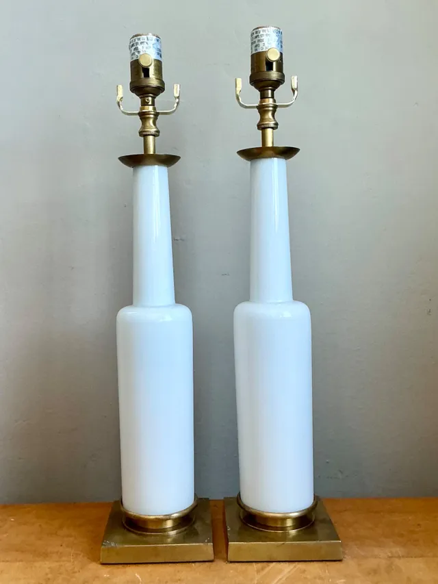 Vintage Mid-Century Modern Style White Ceramic Table Lamps — additional photo 3