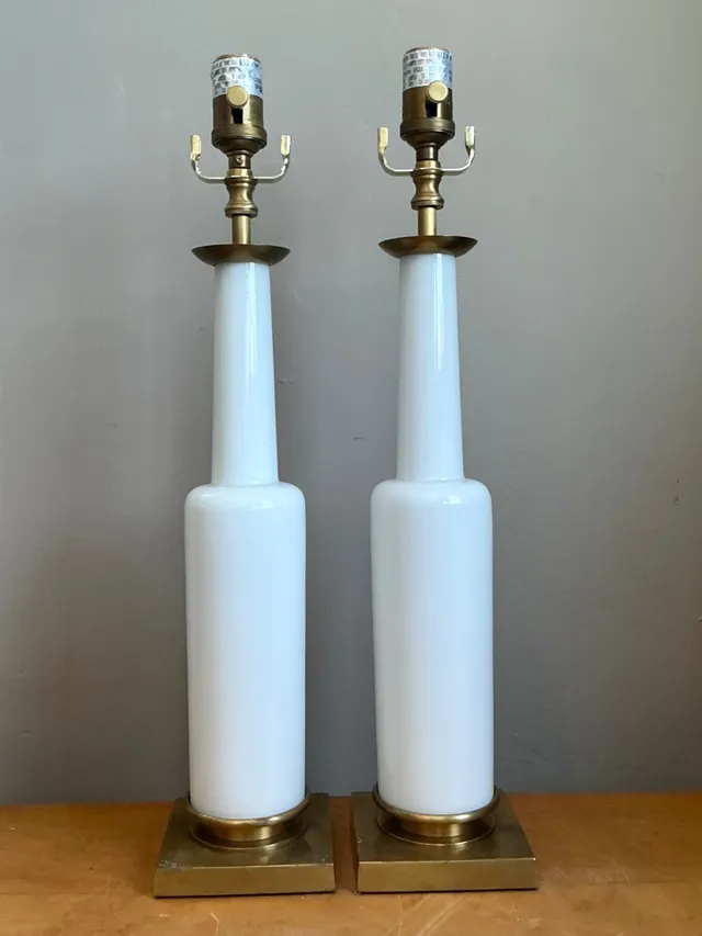 Vintage Mid-Century Modern Style White Ceramic Table Lamps — additional photo 4