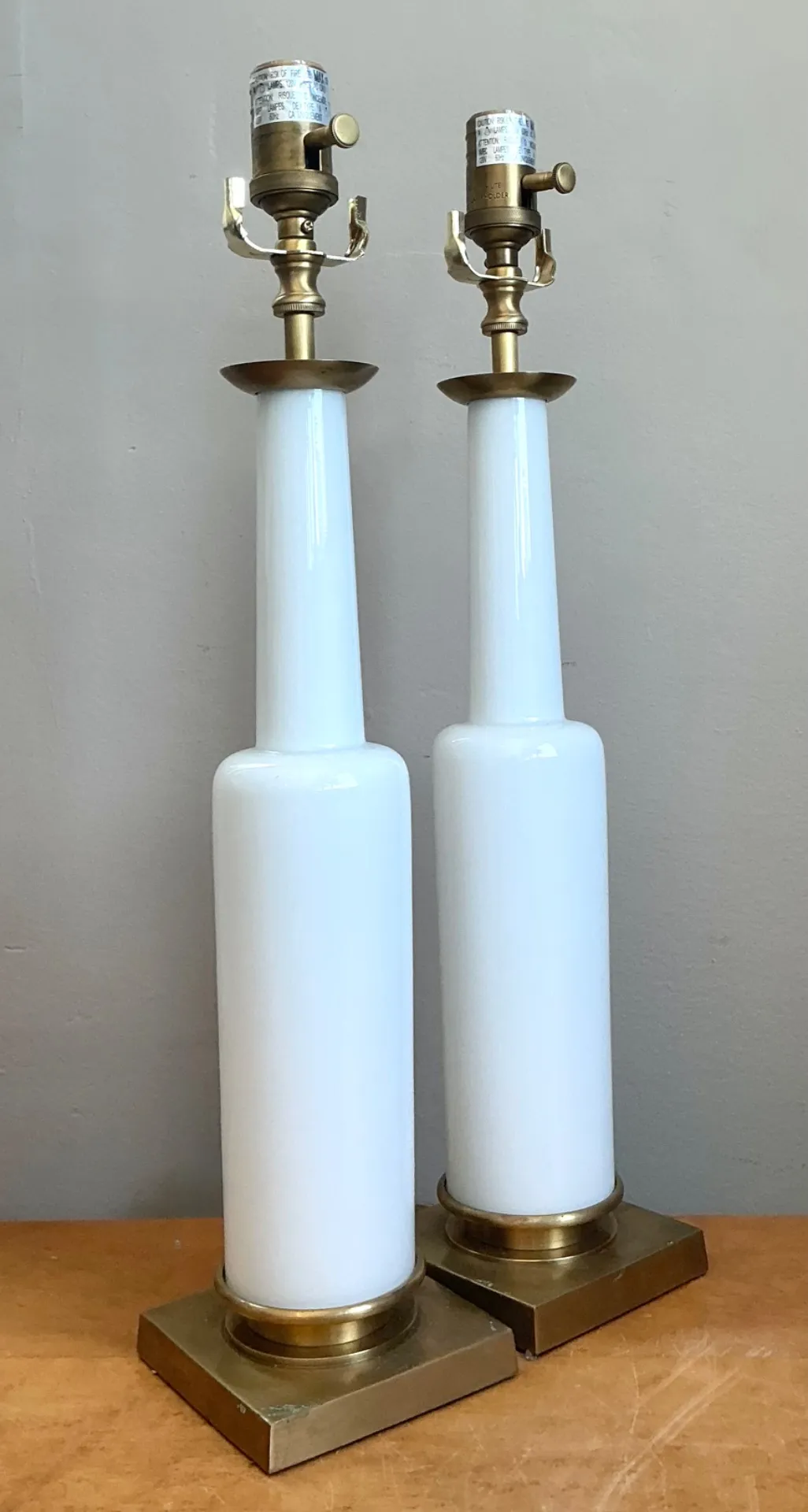 Vintage Mid-Century Modern Style White Ceramic Table Lamps — additional photo 2