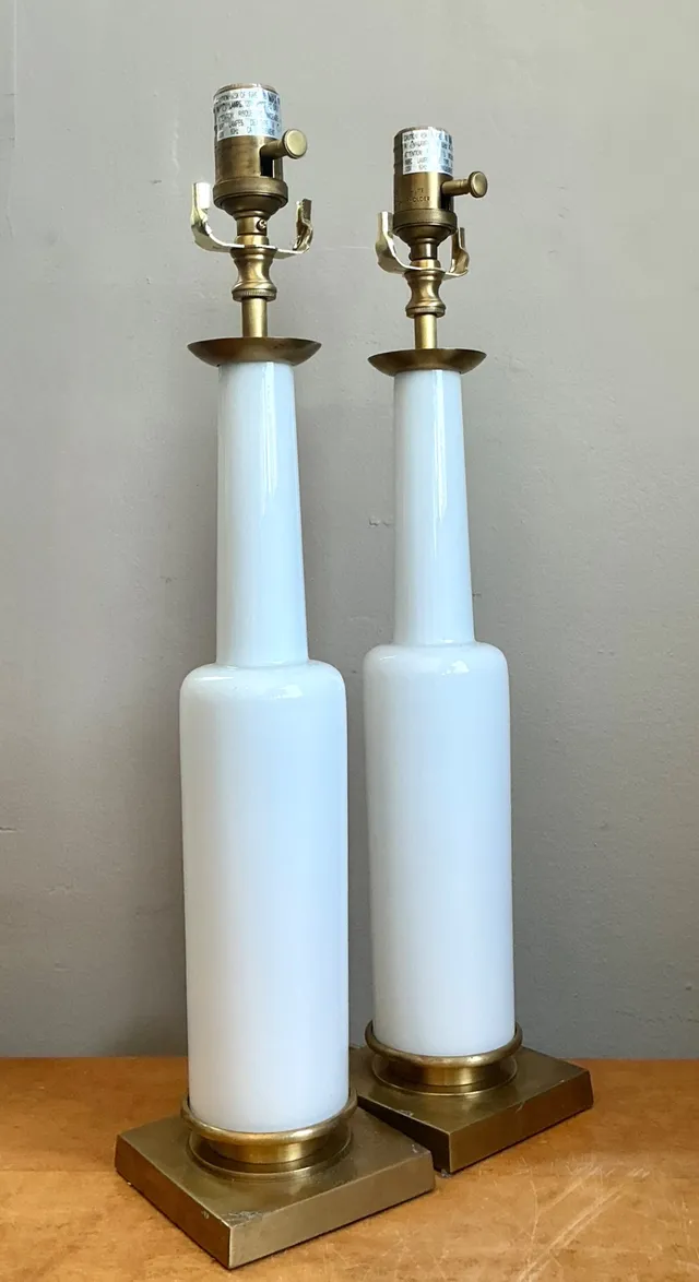 Vintage Mid-Century Modern Style White Ceramic Table Lamps — additional photo 1