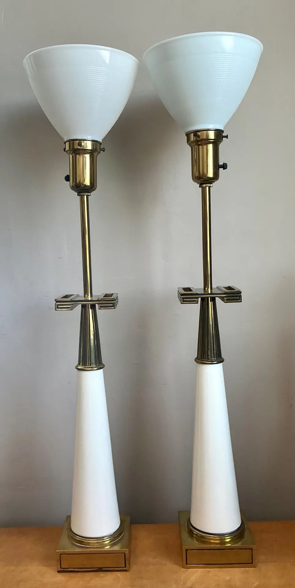 Vintage Tommi Parzinger For Stiffel Greek Key Brass Lamps - A Pair — additional photo 4